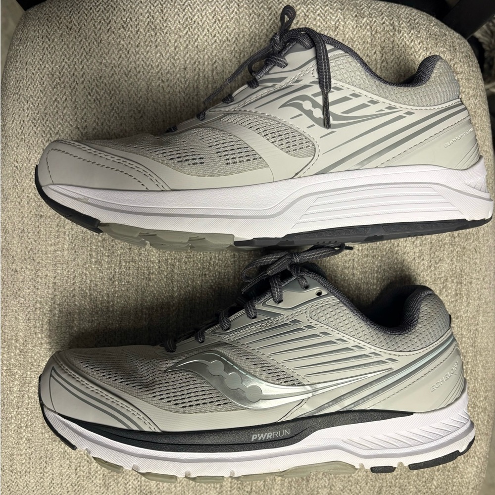 Saucony Light Gray Mesh Running Shoes with Dark Gray Accents